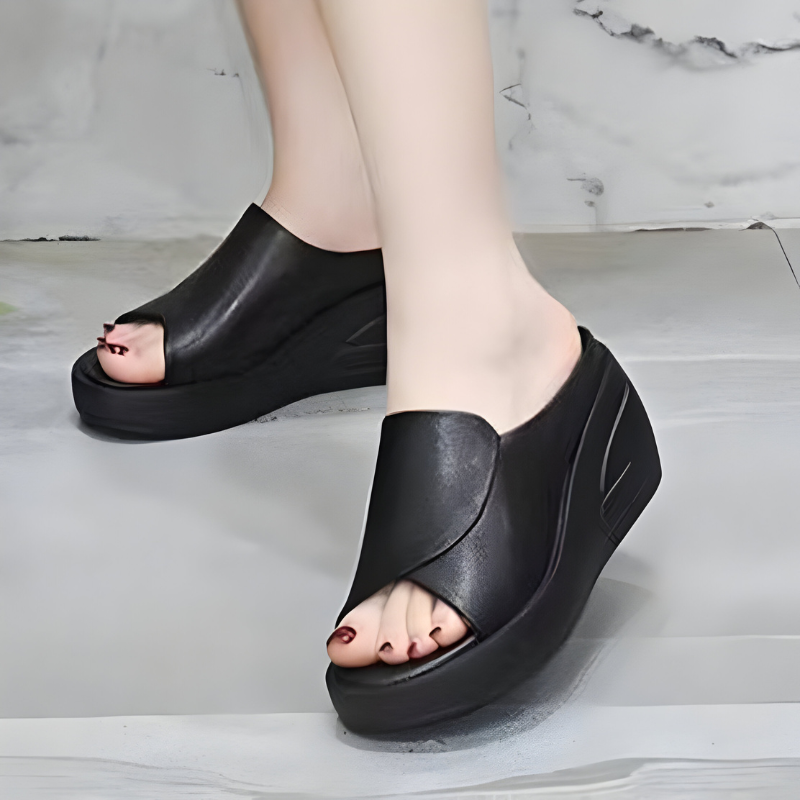 Black (Almost sold out) / 42