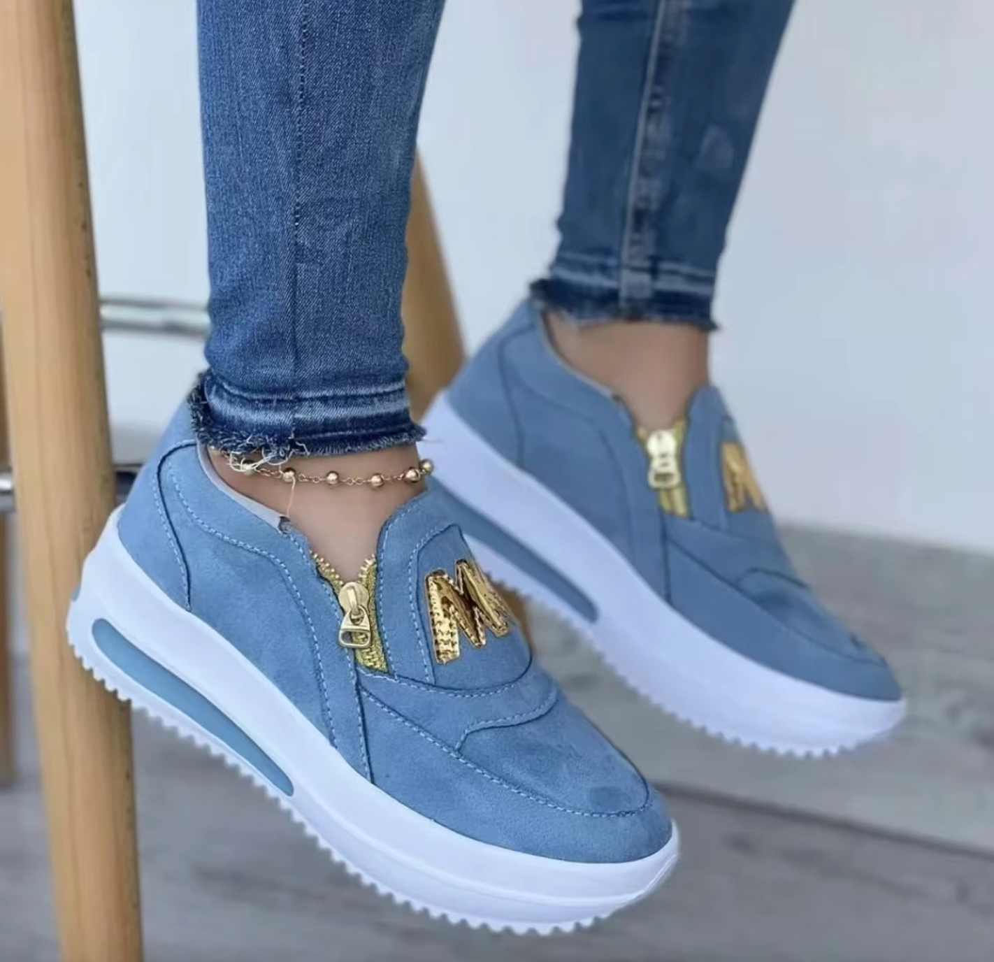 Blue / 12 AU (43 EU)