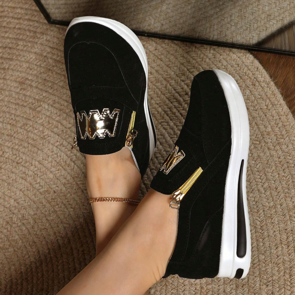 Black / 12 AU (43 EU)