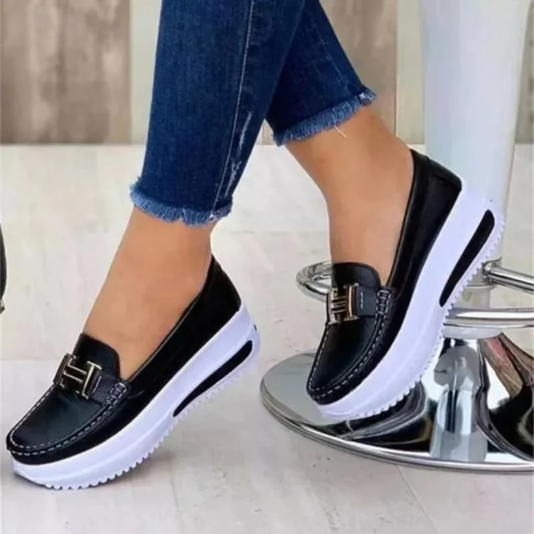 Black / 12 AU (43 EU)